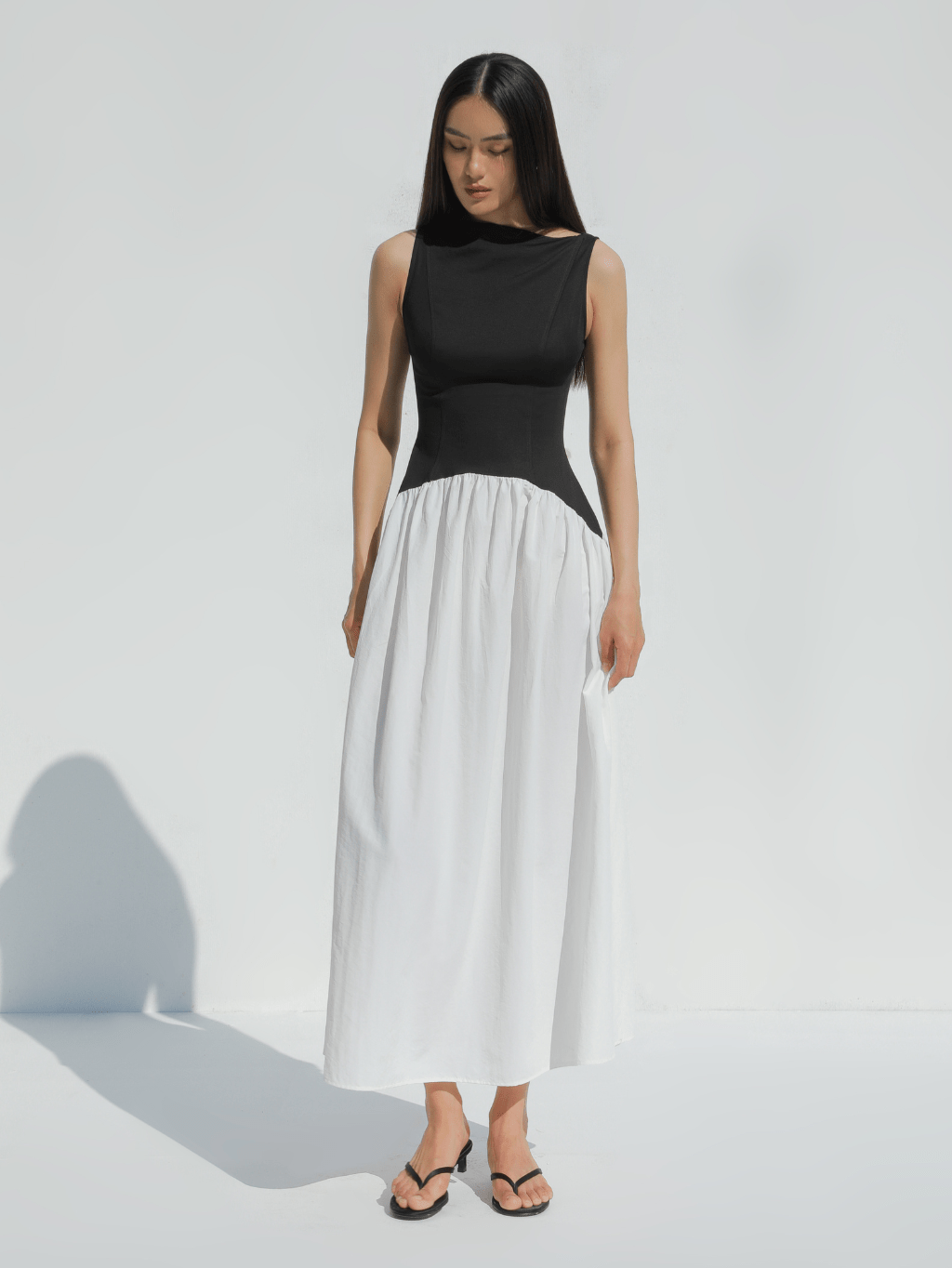 Elegant Black and White Sleeveless Dress for Modern Women COCOSIN.OFFICIAL Elegant Black and White Sleeveless Dress for Modern Women COCOSIN.OFFICIAL